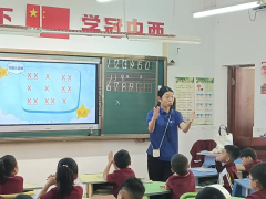 “以后我们就是好朋友啦！”——综合科组举行区彩鸣老师音乐公开课